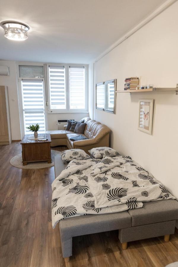 Sflower Apartman Eger Exteriör bild